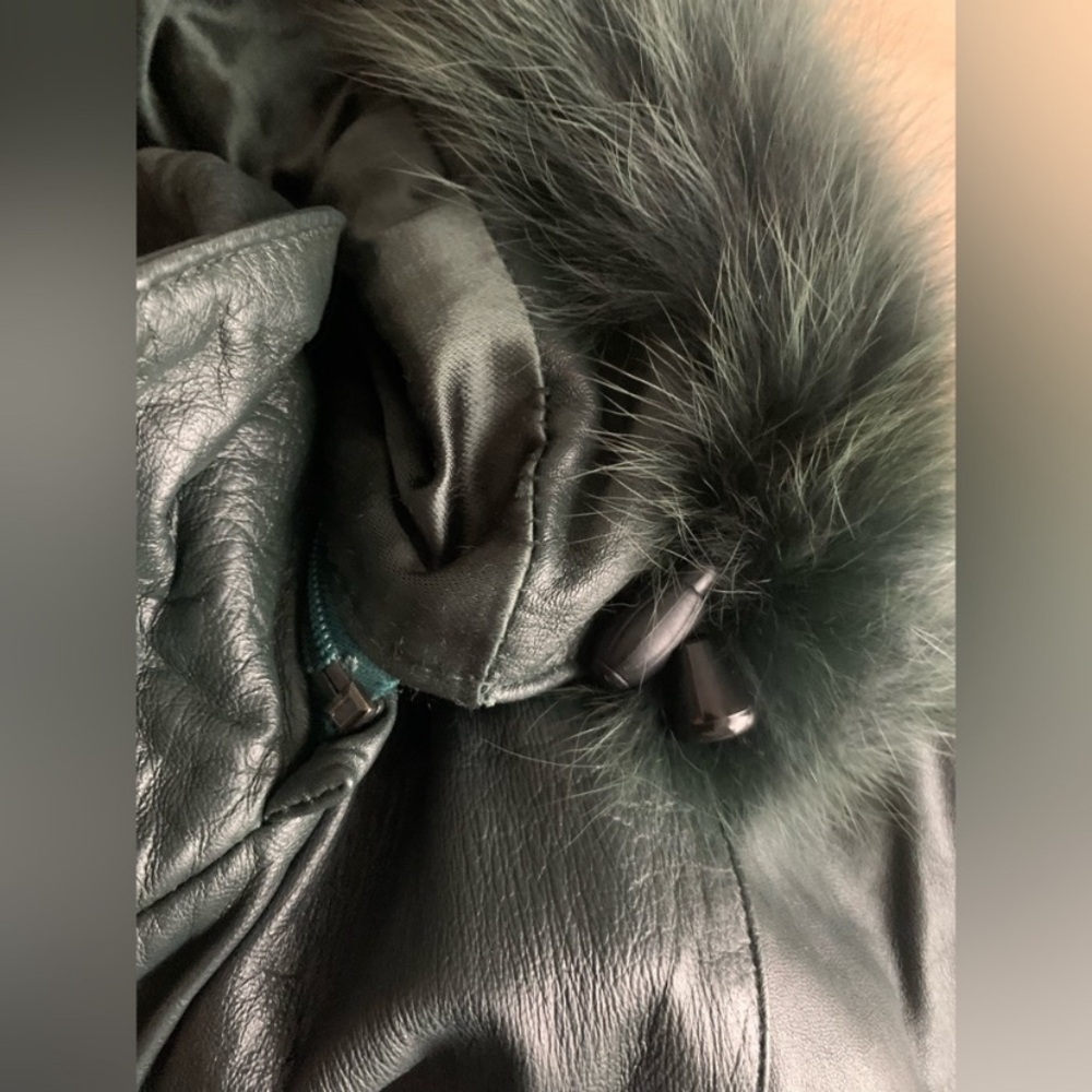 VINTAGE - Green Leather Coat with Genuine Fur Hood Oversized 90s Statement Coat - Picture 11 of 15